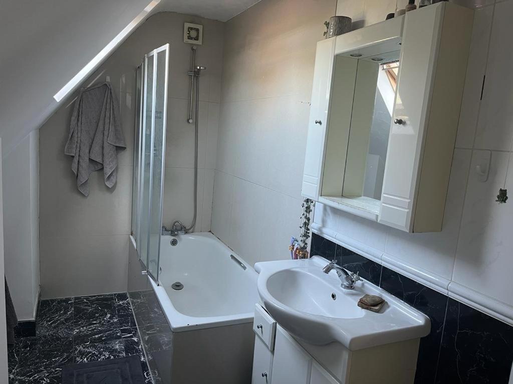 2 Bedroom Top Floor Flat, West Dulwich Free Street Parking London Kültér fotó
