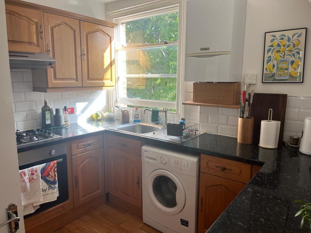2 Bedroom Top Floor Flat, West Dulwich Free Street Parking London Kültér fotó
